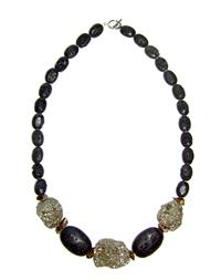 Halskæde med 3 pyrit sten og lava perler.